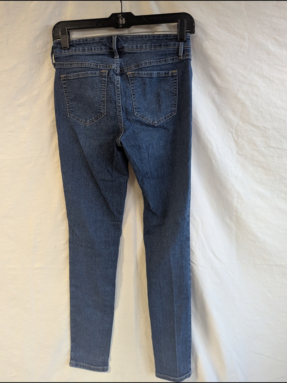 Old Navy Women's Super Skinny Jeans in Dark Blue Wash - Picture 4 of 4